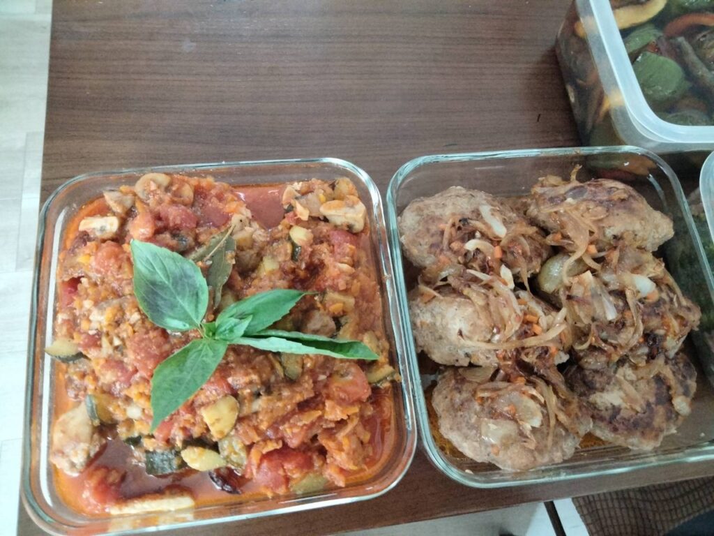 シェアダインハンバーグと鶏肉のカチャトラ